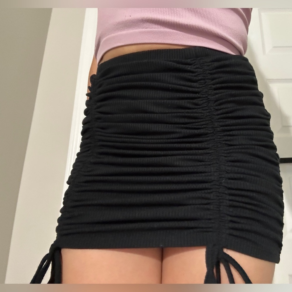 Black adjustable truffle skirt